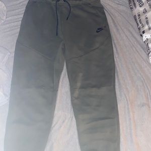 Nike Tech Pants - Army Green